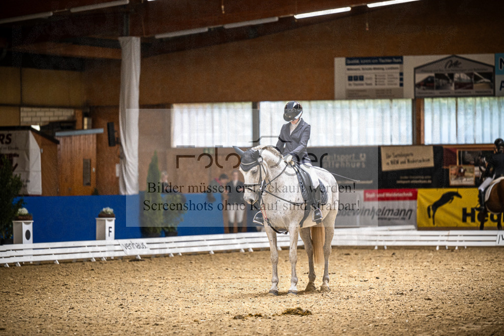 DOS_0781 | Entdecke hochwertige Reitturnierfotos von Foto Oger. Professionell, emotional und authentisch – jetzt Lieblingsmomente im Shop bestellen.Deutschlandweite Turnierfotografie. - Realisiert mit Pictrs.com