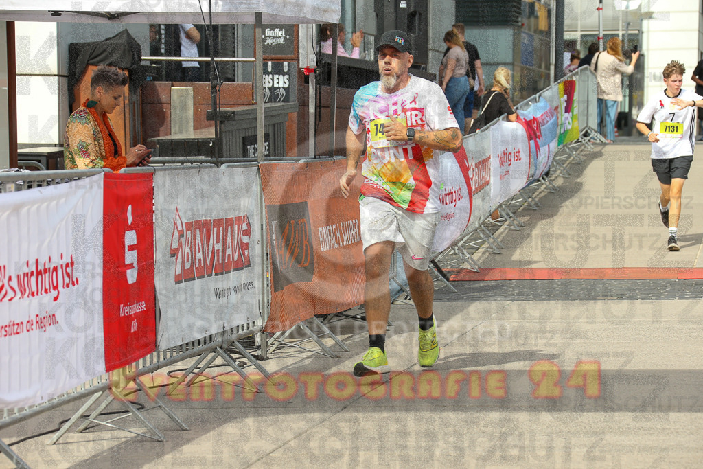 250920_1327_EX1_4664 | Sportfotografie im Rhein-Sieg Kreis, Köln, Bonn, NRW, Rheinland Pfalz, Hessen, etc. Unser Tätigkeitsfeld umfasst den Laufsport vom Volkslauf über den Marathon, Duathlon, Triathon bis zum Ultralauf wie Kölnpfad Ultra oder Schindertrail.