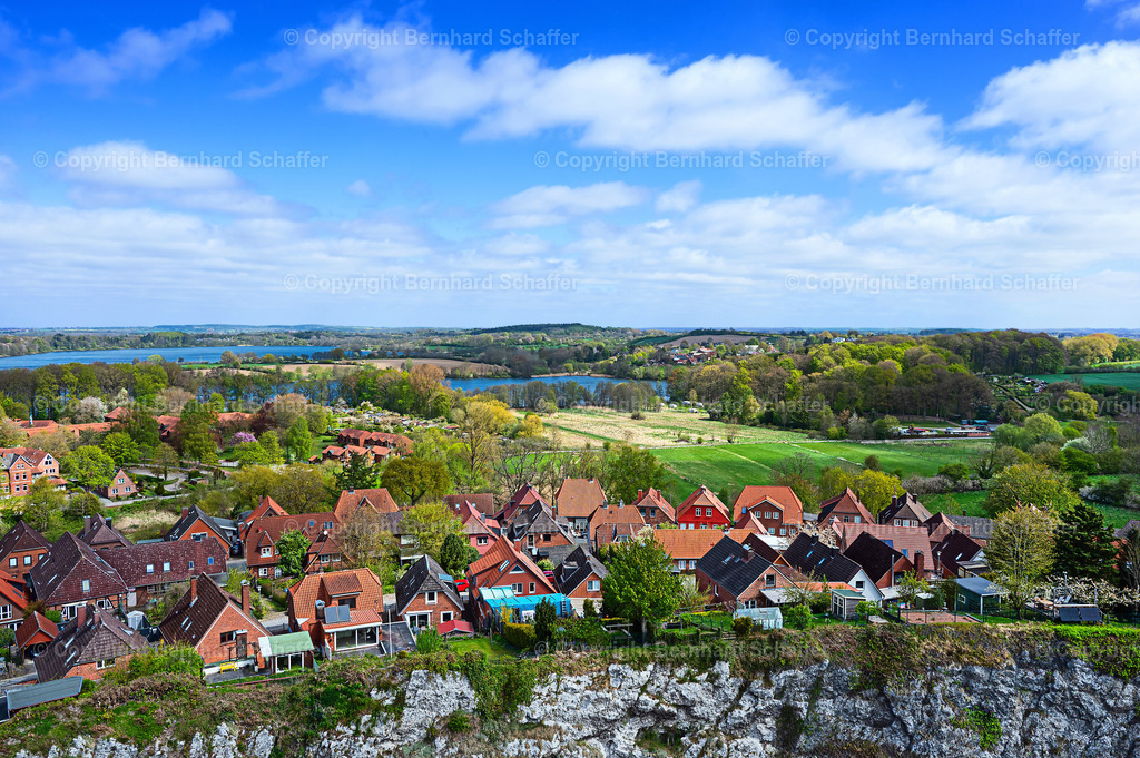 Ausblick vom Kalkberg | Blick vom Kalkberg in Bad Segeberg in Richtung Norden zum Großen Bad Segeberger See. - Realisiert mit Pictrs.com