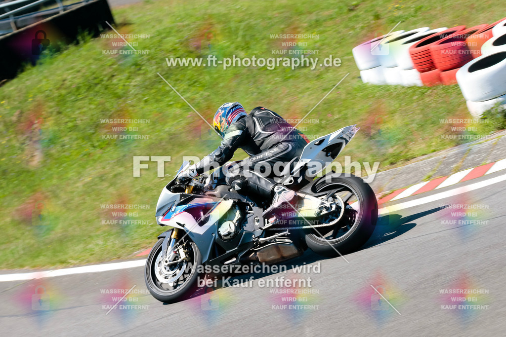 Moto-TeamOBK-21921 | Hier findet Ihr Bilder von Touristenfahrten auf der Nürburgring Nordschleife oder von anderen Veranstaltungen die ich besucht habe. Viel Spass beim Durch Schauen 