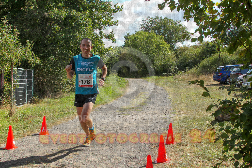 250830_1305_EV4_4142 | Sportfotografie im Rhein-Sieg Kreis, Köln, Bonn, NRW, Rheinland Pfalz, Hessen, etc. Unser Tätigkeitsfeld umfasst den Laufsport vom Volkslauf über den Marathon, Duathlon, Triathon bis zum Ultralauf wie Kölnpfad Ultra oder Schindertrail.