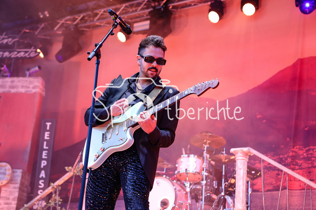 Noiesehausen | Die Band "Roy Bianco &amp; die Abbrunzati Boys" spielen beim Festival "Noisehausen" in Schrobenhausen / Im Bild Gitarrist "Die Abbrunzati Boys"