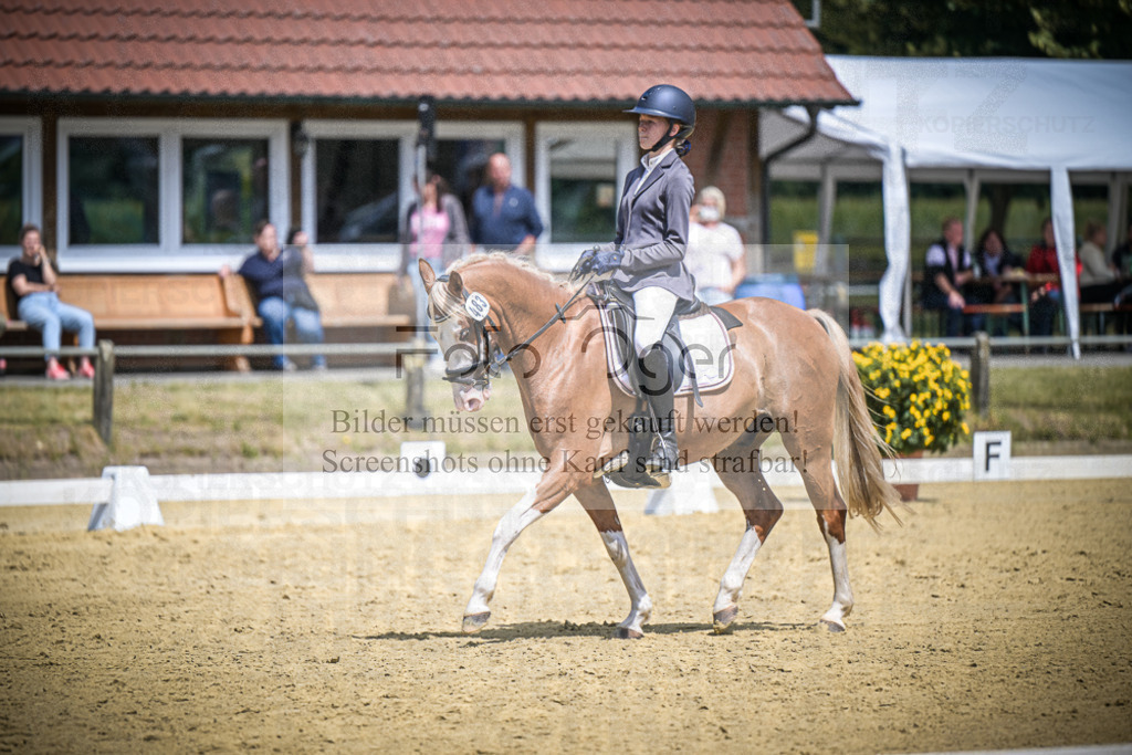 DOS_3005 | Entdecke hochwertige Reitturnierfotos von Foto Oger. Professionell, emotional und authentisch – jetzt Lieblingsmomente im Shop bestellen.Deutschlandweite Turnierfotografie. - Realisiert mit Pictrs.com
