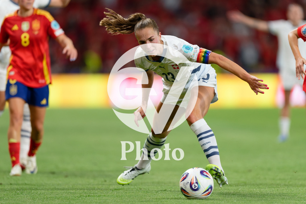 Spain v Switzerland - UEFA Women's EURO 2025 Quarter-Final | BERN, SWITZERLAND - JULY 18: Lia Walti of Switzerland controls the ball  during the UEFA Women's EURO 2025 Quarter-Final match between Spain v Switzerland at Stadion Wankdorf on July 18, 2025 in Bern, Switzerland. (Photo by Giuseppe Velletri/Sports Press Photo/Getty Images)