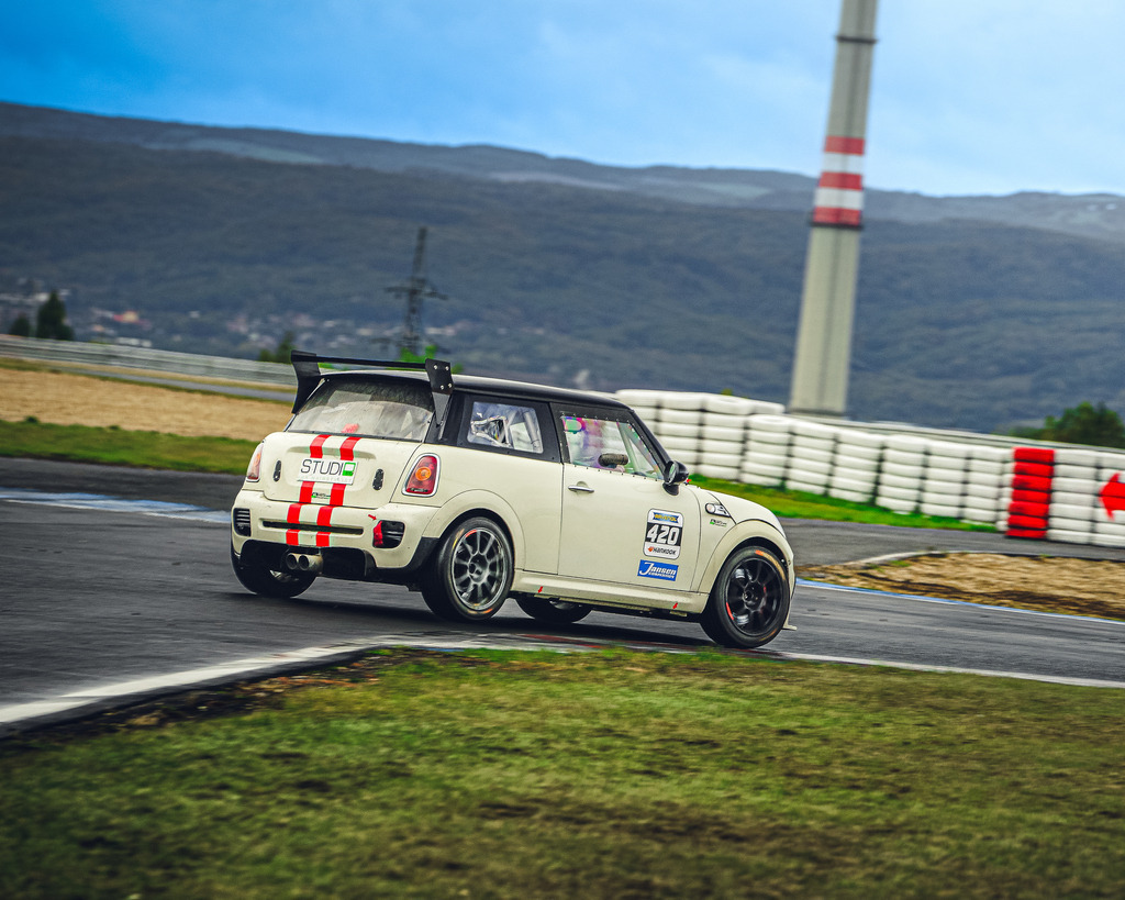 DSC05812 | Exklusive Motorsport-Fotografie aus Leipzig von TXO Media – für Rennfahrer, Teams & Sponsoren. Sausemuth liefert starke Bilder, die Emotion zeigen. Jetzt buchen & glänzen! - Realisiert mit Pictrs.com