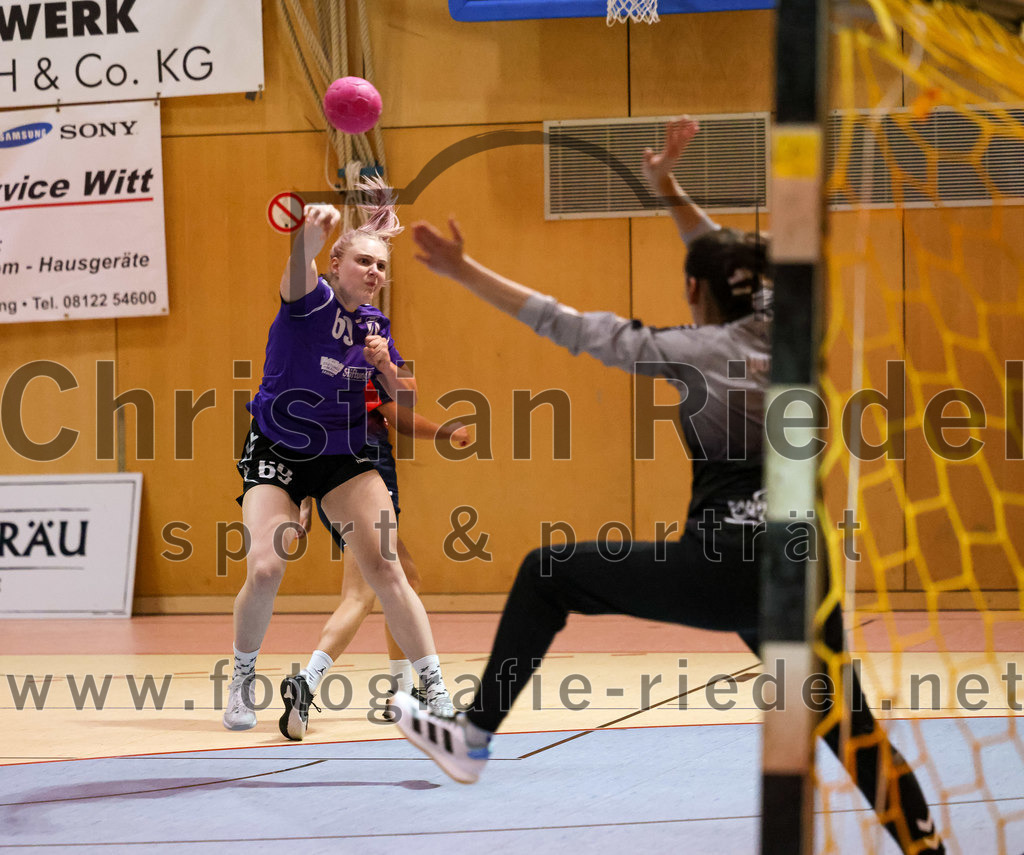 2022-11-19_061_SpVgg_Altenerding_gegen_HC_Donau-Paar | Erding, Deutschland, 19.11.2022:
Handball, Bezirksoberliga Frauen Altbayern 2022 / 2023, 5. Spieltag, SpVgg Altenerding gegen HC Donau/Paar, Endergebnis: 22:33

Selina Becker (SpVgg Altenerding, #69), Katharina Reisch (HC Donau/Paar, #1)

Foto: Christian Riedel / fotografie-riedel.net