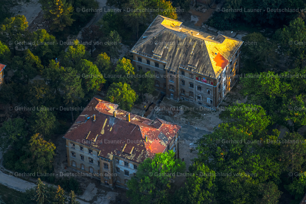 4040883 | LEIPZIG 14.09.2020 Gebäude- Ruine der leerstehenden Bauwerke in der " Parkstadt Leipzig " im Ortsteil Meusdorf in Leipzig im Bundesland Sachsen, Deutschland. // Ruin of vacant buildings in the " Parkstadt Leipzig " in the district Meusdorf in Leipzig in the state Saxony, Germany. Foto: Gerhard Launer