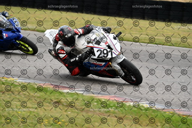 25bt02-0605 | markuskiefer.com - Realisiert mit Pictrs.com