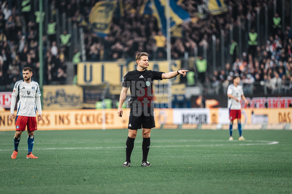 Fußball | Männer | Saison 2024/2025 | 2. Fußball-Bundesliga | 29. Spieltag | Hamburger SV vs. Eintracht Braunschweig | 11.04.2025 | Schiedsrichter Dr. Felix Brych
