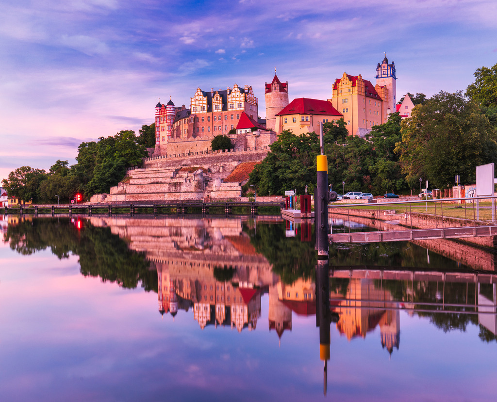 Schloss Bernburg im Abendrot | Wir machen aus Ihren Bildern Erinnerungen für die Ewigkeit | Hochwertige Fotografien für Ihr zu Hause. - Realisiert mit Pictrs.com