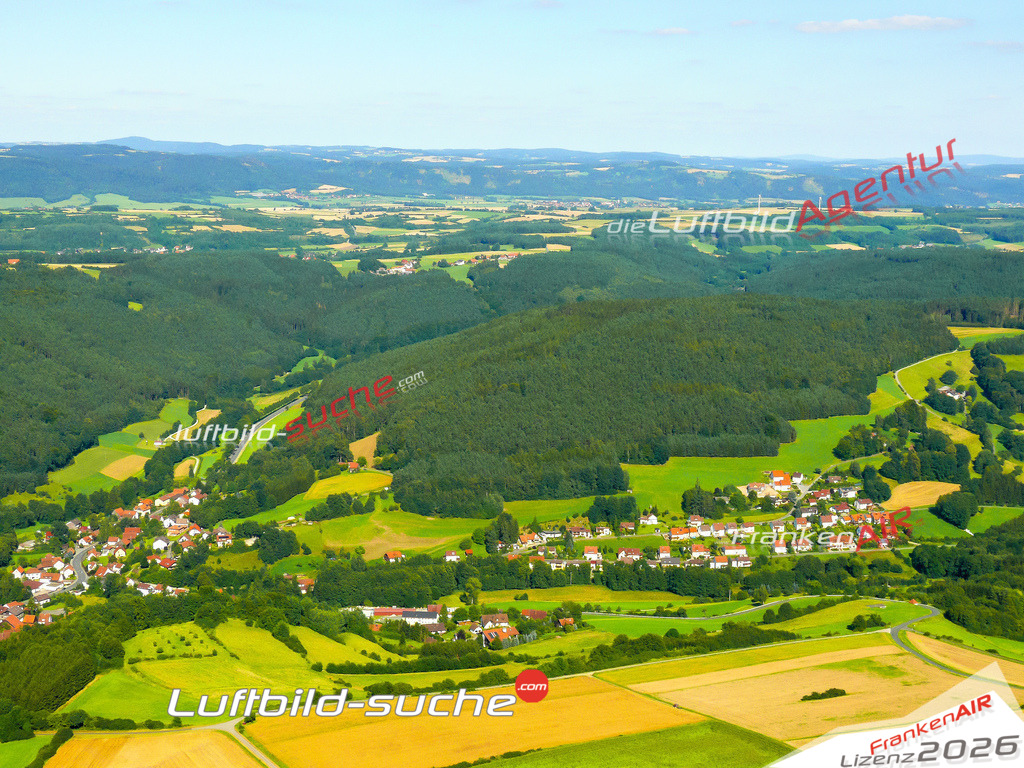 Die Luftaufnahme der Stadt Weissenbrunn wurde vom UL-Flugzeug heraus erstellt ( keine Drohne )- hohe Auflösung für beste Qualität
