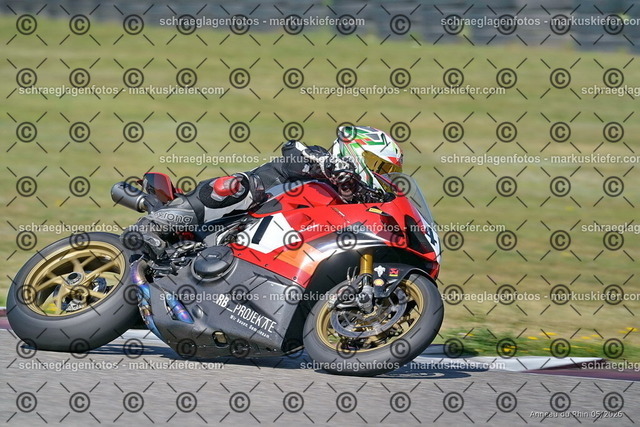 26BT02-0203 | markuskiefer.com - Realisiert mit Pictrs.com