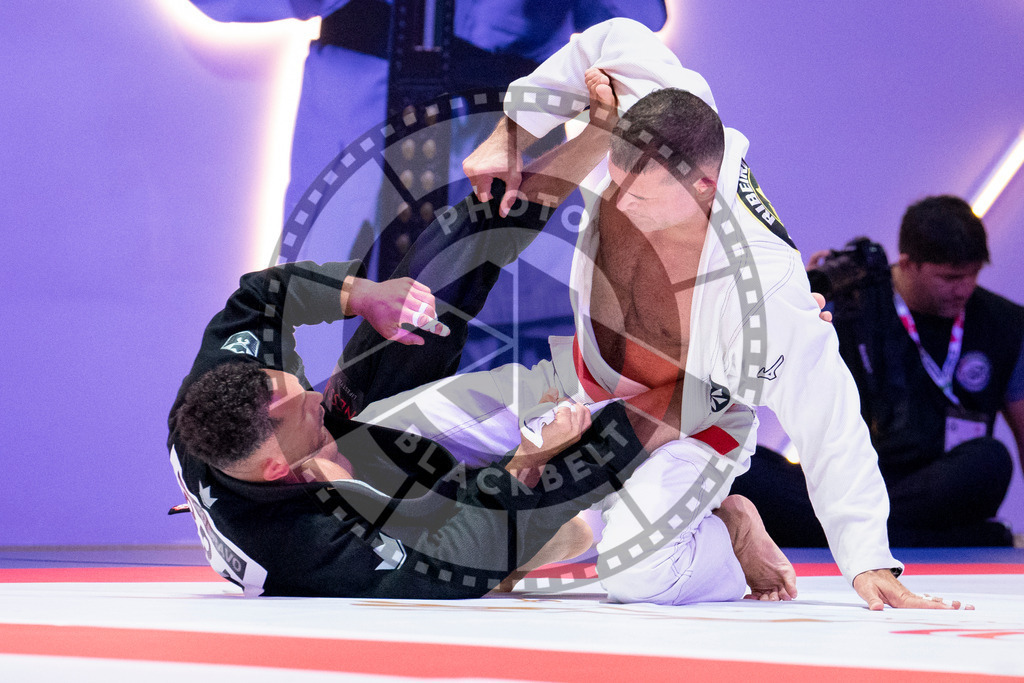 20231107PBB4766 | Fighters compete during the AJP World Master Championship in the Mubadala Arena in Abu Dhabi, Arab United Emirates, on November 7, 2023.
