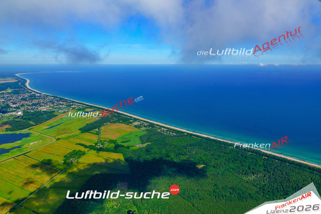 Die Luftbildaufnahme Müggenburg - Zingst wurde 2018 mittels Flugzeug (keine Drohne) erstellt. Perfekte Schärfe und Druck- Auflösung- Garantiert!