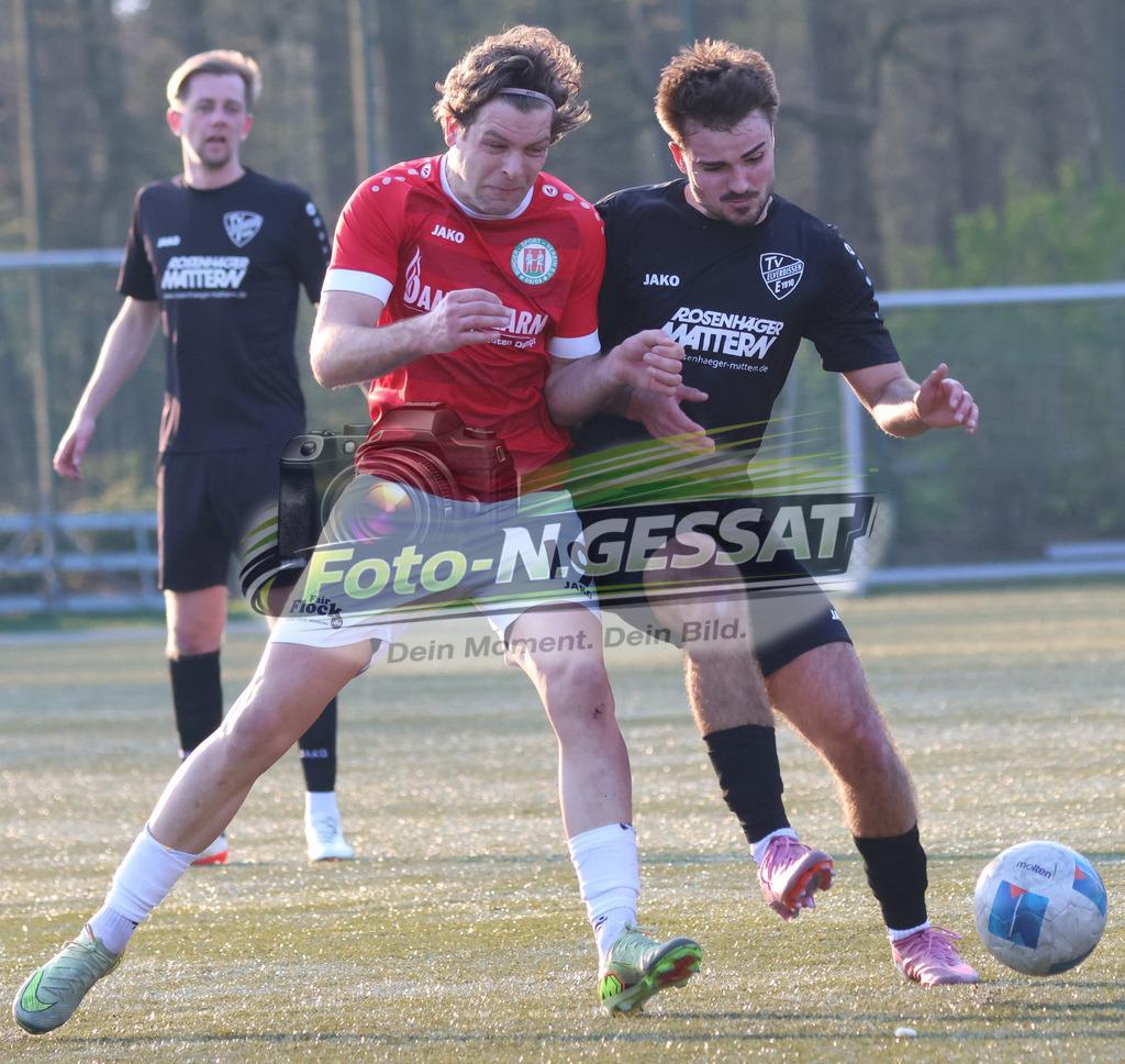 Bünder SV - TV Elverdissen | Auf dem Bild zu sehen: rot Bünder SV: Mirco Henseler ; schwarz TV Elverdissen: Yann Gomes de Barros Coelho Bünder SV, TV Elverdissen, Saison 25/26, Kreisliga A, Deutschland - Realisiert mit Pictrs.com