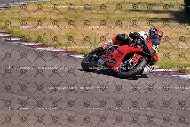 26bt05-1038 | markuskiefer.com - Realisiert mit Pictrs.com