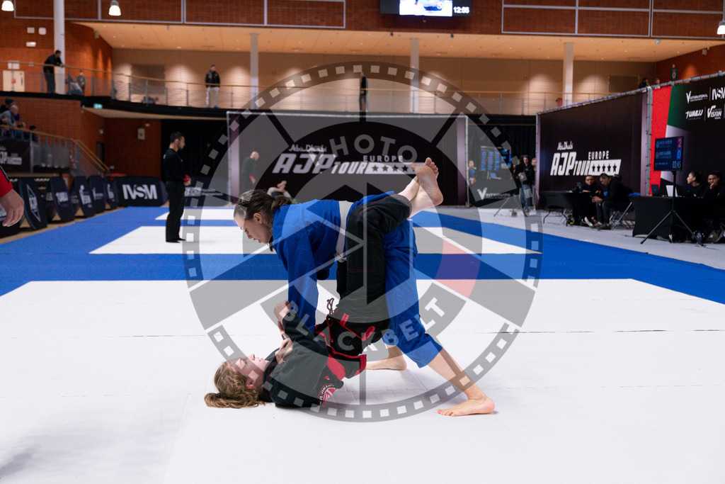 20241013PBB1175 | Athletes compete during the AJP Tour Europe Continental Jiu-Jitsu Amateurs & Masters Championship on October 13, 2024 in Almere near Amsterdam, Netherlands. © Chiara Dazi / photoblackbelt