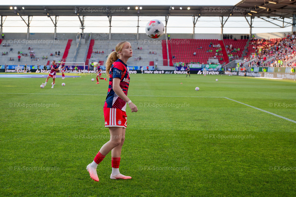 Supercup-Frauen-Bayern-Muenchen-vs-VfL-Wolfsburg 007 | Sportfotos und Eventgalerien von FX-Sportfotografie. Bilder von Fußball, Vereinsveranstaltungen und Events direkt ansehen und als Download bestellen. - Realisiert mit Pictrs.com