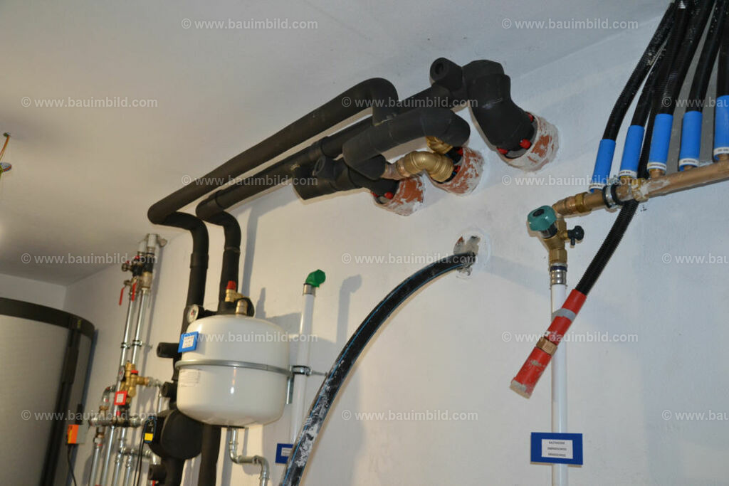 bib-lg16-heizung-0076 | Nach LV-Leistungsgruppen sortierte Detailfotos über den Bau eines Hauses. Alle Hausbau-Bilder direkt vom Urheber und Autor der Website Haus-Selber-Bauen.com