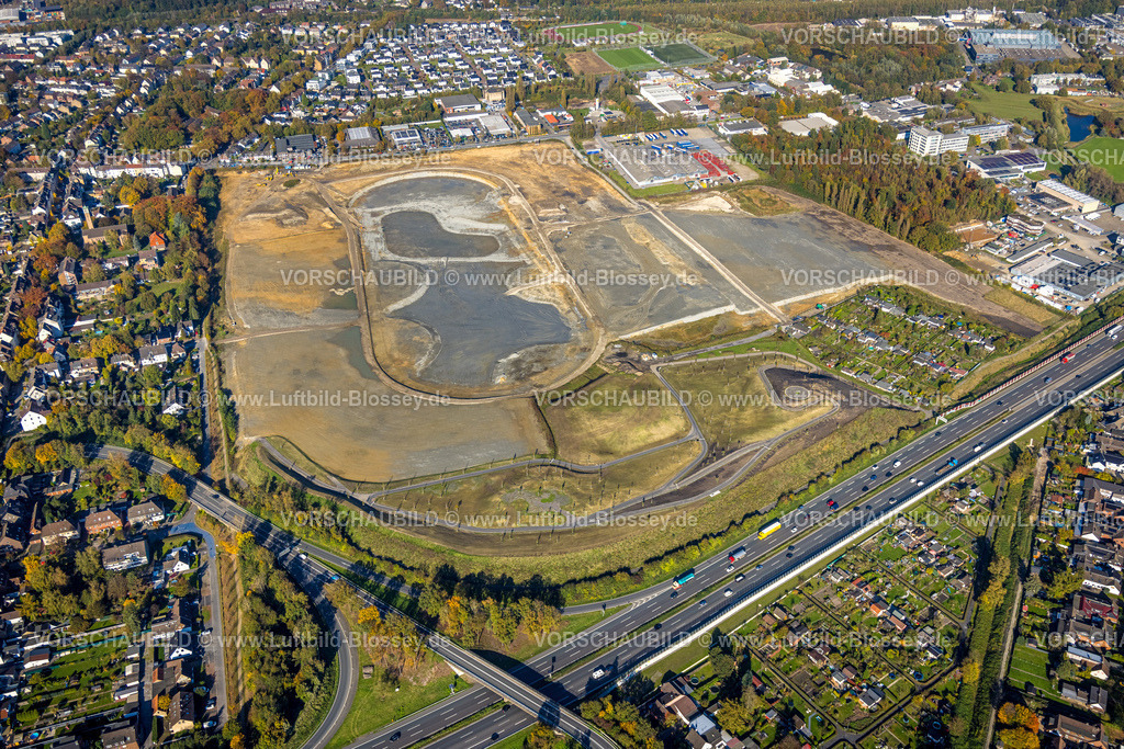 Recklinghausen241017090SER | Luftbild der ehemaligen Trabrennbahn Recklinghausen, an der Autobahn A2, mit nördlicher Tangente der Blitzkuhlenstraße, König-Ludwig, Recklinghausen, Ruhrgebiet, Nordrhein-Westfalen, Deutschland