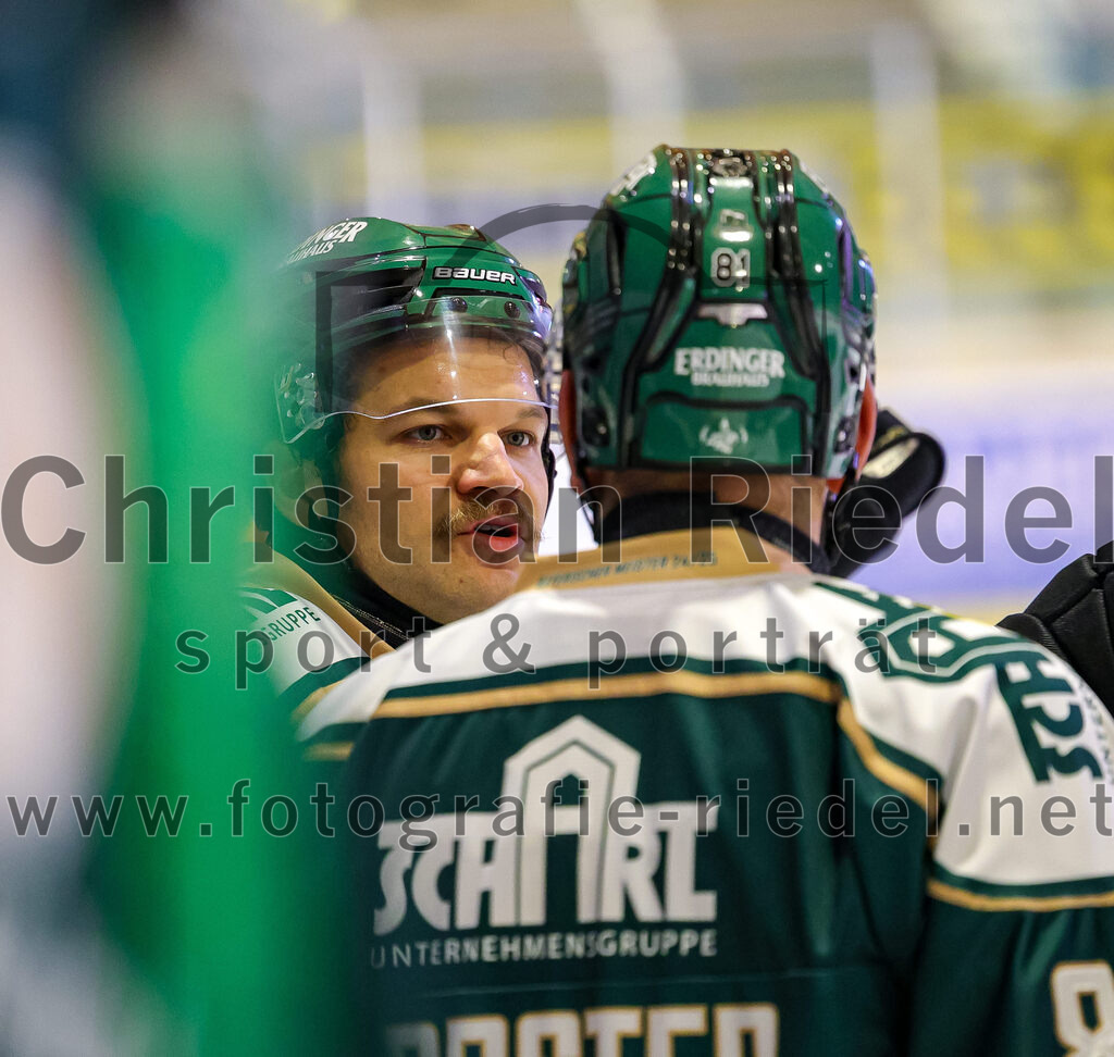2025-11-02_045_TSV_Erding_gegen_EV_Fuessen | Erding, Deutschland, 02.11.2025:Eishockey, Oberliga Süd 2025 / 2026, 15. Spieltag, TSV Erding gegen EV Füssen, Endergebnis: 2:6Elias Maier (Erding Gladiators, #15)Foto: Christian Riedel / fotografie-riedel.net