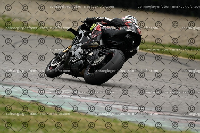 25bt02-1500 | markuskiefer.com - Realisiert mit Pictrs.com