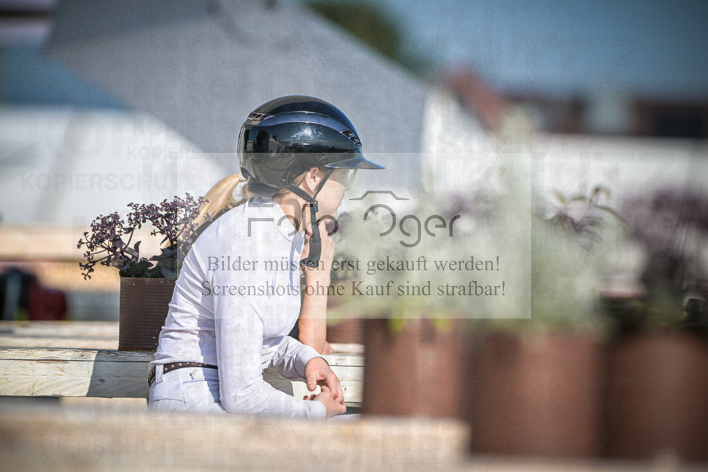 DOS_9265 | Entdecke hochwertige Reitturnierfotos von Foto Oger. Professionell, emotional und authentisch – jetzt Lieblingsmomente im Shop bestellen.Deutschlandweite Turnierfotografie. - Realisiert mit Pictrs.com