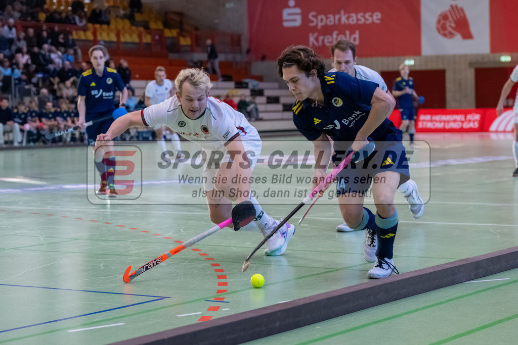 HK_20250118_101728 | 1/4 Finale 1. Bundesliga Halle Herren Crefelder HTC - Zehlendorfer Wespen am 18.1.2025 Halle Glockenspitz, Krefeld , LangHeinrich Finn ( Crefelder HTC #22 ) , Aaron Posdziech ( Zehlendorfer Wespen #44 )