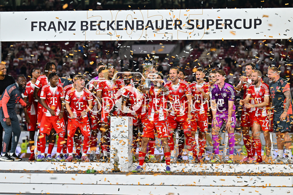 VfB Stuttgart - FC Bayern München | Franz Beckenbauer Supercup Sieger 2025 - FC Bayern München / Siegerfoto / Jubelfoto / Mannschaftsbild / Mannschaftsfoto / Franz-Beckenbauer Supercup: VfB Stuttgart - FC Bayern München; MHP Arena am 16.08.2025 / Harry KANE (FC Bayern Muenchen 9)