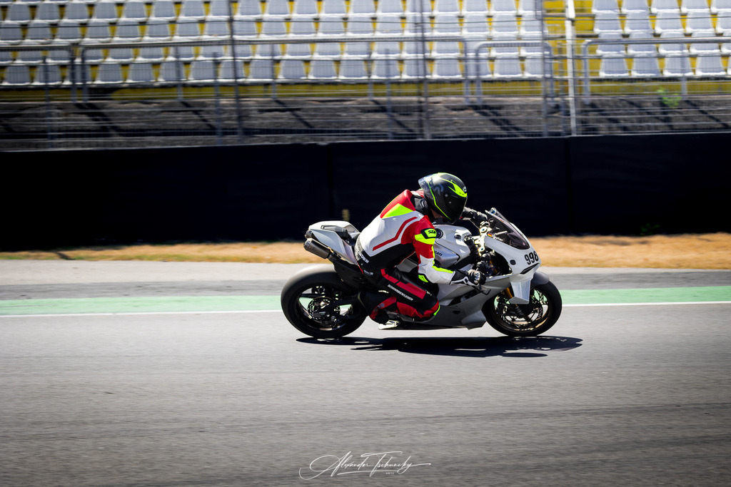 Ducati Trackday Hockenheimring 2026 | Entdecken Sie die faszinierende Welt von Alexander Tschuncky Arts: Kreative Fotografie, atemberaubende Automobilkunst und hochwertiger Bilderdruck. Lassen Sie sich inspirieren! - Realisiert mit Pictrs.com