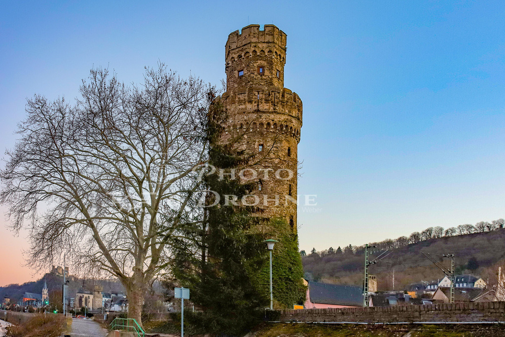 Oberwesel--2 | Der Ochsenturm ist der größte und mächtigste der 16 erhaltenen Wehrtürme in Oberwesel am Rhein. - Realisiert mit Pictrs.com