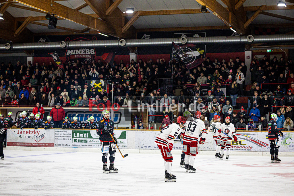 Peißenberg MINERS gegen EHC Klostersee | Eishockey Bayernliga 2025/26 Vorrunde 12. Spieltag, Peißenberg MINERS gegen EHC Klostersee, 20251116,volle Ränge, Zuschauer,2025-11-16 in Peißenberg (flatbuy Arena Peißenberg), Dejan VOGL (MINERS 23)Copyright: WolfgangxLindner www.foto-lindner.de