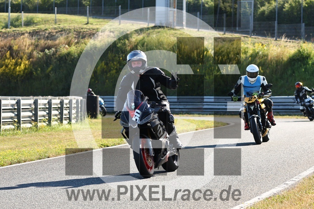 0050-20260711_01970 | Schöne Erinnerungen an spannende Momente - das festzuhalten ist unser Job. PIXELrace.de ist seit 2003 auf den Rennstrecken Europas unterwegs um die Action draußen beim Fahren und die wunderbare Stimmung imm Fahrerlager für euch einzufangen.