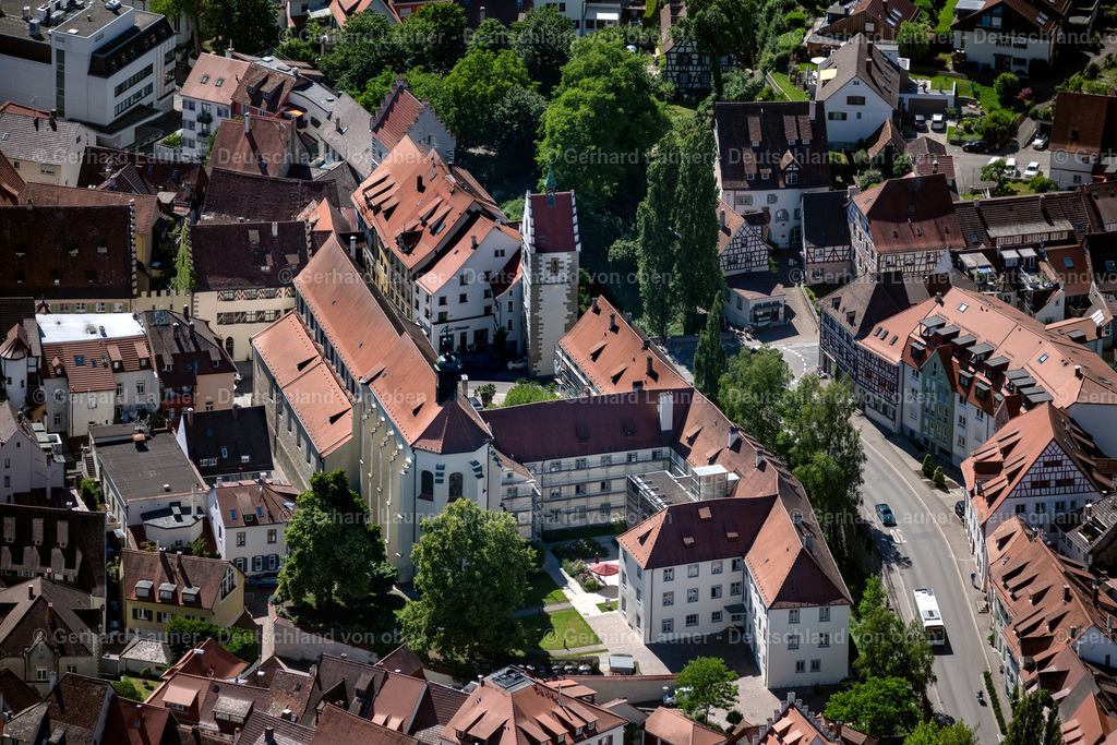 4031988 | ÜBERLINGEN 12.06.2020 Turm- Bauwerk - Tor " Franziskanertor Überlingen " an der Straße Turmgasse in Überlingen am Bodensee im Bundesland Baden-Württemberg, Deutschland. Weiterführende Informationen bei: Überlingen Marketing und Tourismus GmbH. // Tower building - Tor " Franziskanertor Ueberlingen " on street Turmgasse in Ueberlingen at Bodensee in the state Baden-Wuerttemberg, Germany. Further information at: Ueberlingen Marketing und Tourismus GmbH. Foto: Gerhard Launer