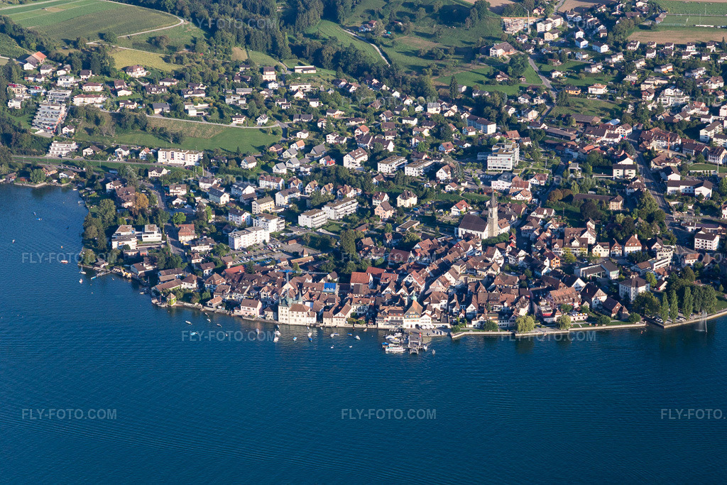 Aerial view: Lake Constance shoreline in Steckborn in the state Thurgau, Switzerland. – Photo: IMG_094335.jpg taken on 08/27/2016 by Werner Riehm/FLY-FOTO.com – Resolution of the original: 5472 x 3648 px