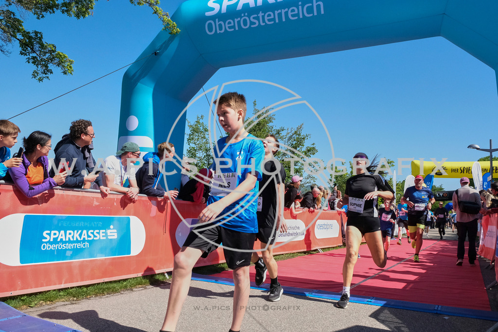 ..... | LINZ,AUSTRIA,27.April 24, Int. 3 Brückenlauf Linz  , Image shows: Photo: WAPICS / Michael ring