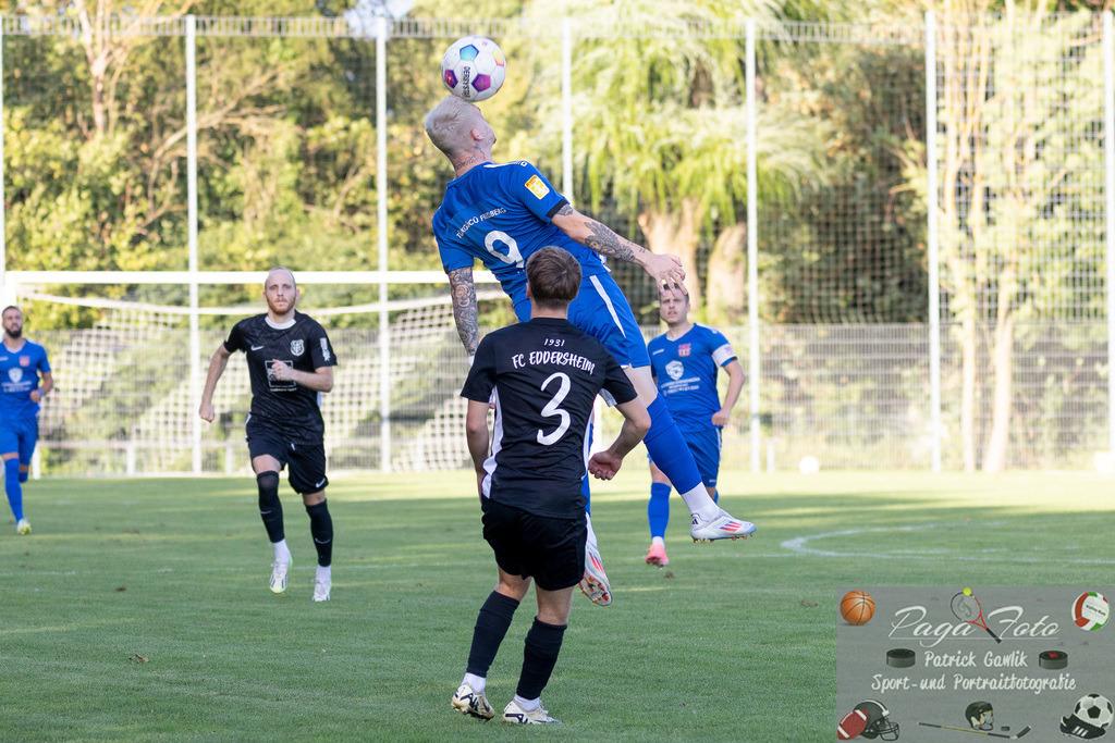 Hessenliga: Türk Gücü Friedberg - FC Eddersheim, 09.08.2024 | Nicola Jürgens (Türk Gücü Friedberg #9) beim Kopfball mit Fabio Wollstadt (FC Eddersheim #3), Türk Gücü Friedberg - FC Eddersheim, Friedberg, Städtischer Sportplatz, 9.8.2024 - Realisiert mit Pictrs.com