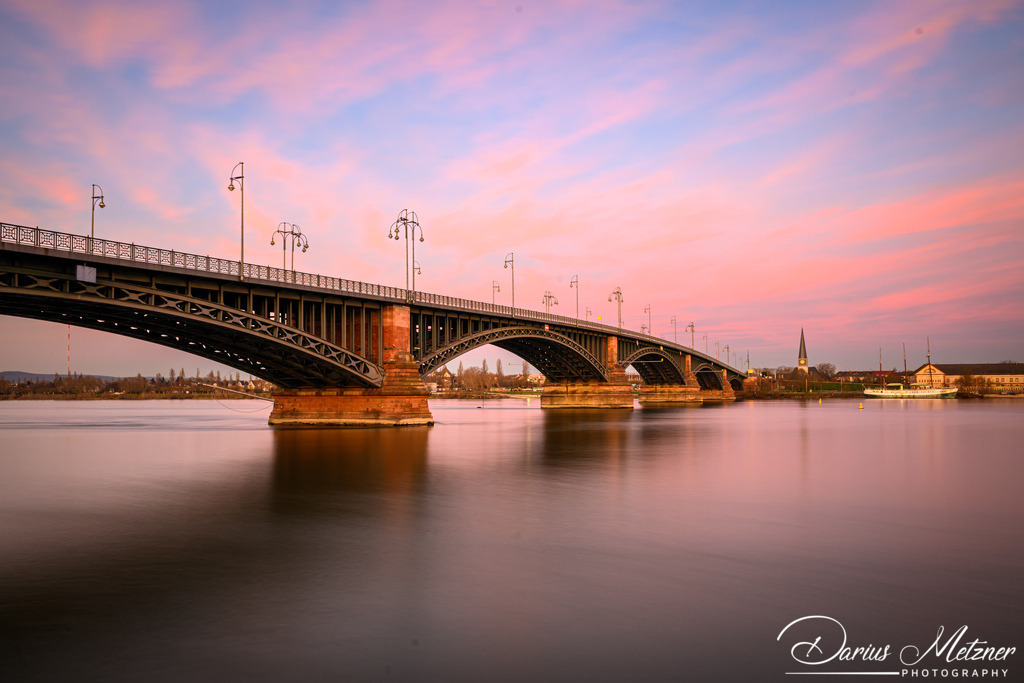 Die Theodor-Heuss-Brücke | Die Theodor-Heuss-Brücke in Mainz
