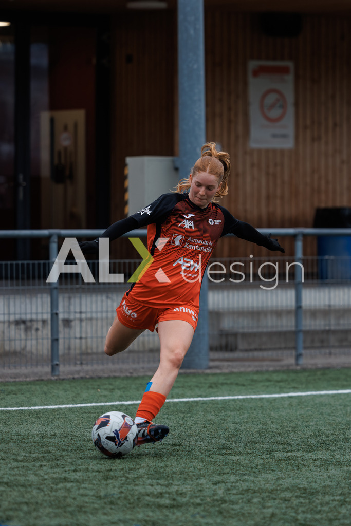 Fußball I Frauen I Saison 2025-2026 I Freundschaftsspiel I FC Aarau Frauen - SC Freiburg U20 I 24.01.2026 | 25 Yves Heim (FC Aarau) – Abwehr - Realisiert mit Pictrs.com