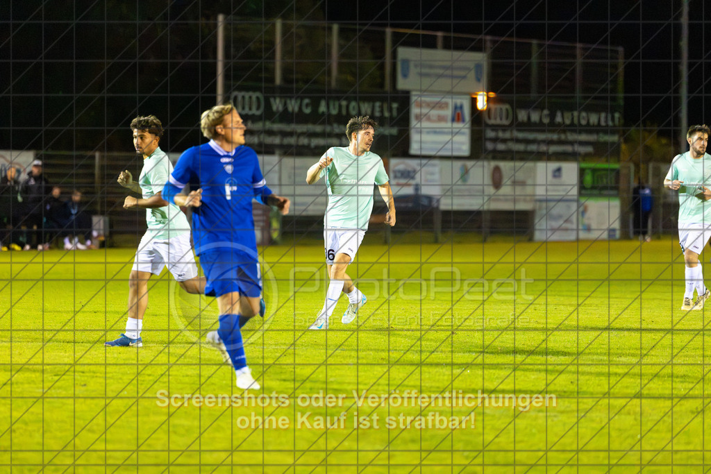 20261015_200002_0088_(c)_by_PhotoPeet | #,TSG Salach (türkis) vs. VfB Neuffen (blau), Fußball, Bezirksliga - Bezirk Neckar/Fils, 08. Spieltag, Saison 2026/2027, Rasensportplatz, Staufenecker Straße, 73084 Salach, 15.10.2026 - 19:30 Uhr,Foto: PhotoPeet / Sport- &amp; Eventfotografie / Peter Harich