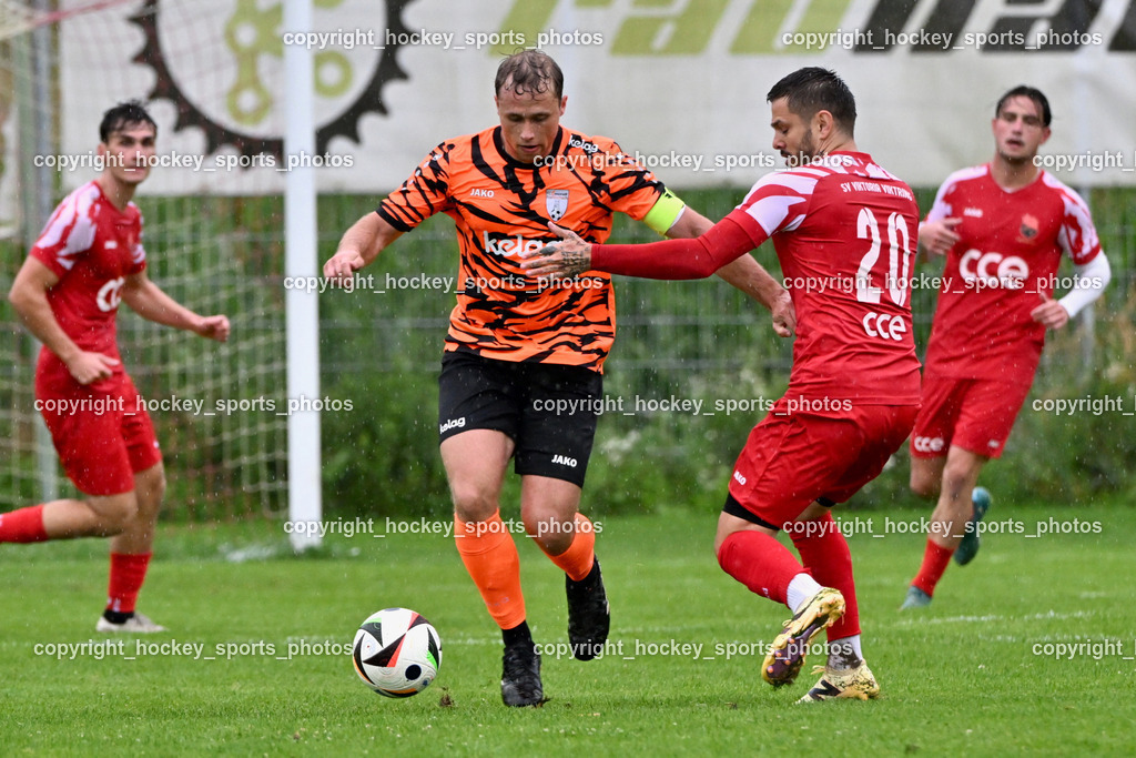 SV Viktoria Viktring vs. FC Mondi Frantschach | #20 Roman Klösch FC Frantschach, #20 Amer Krcic SV Viktoria Viktring, SV Viktoria Viktring vs. FC Mondi Frantschach, SV Viktoria Viktring vs. FC Mondi Frantschach am 02.08.2025 in Klagenfurt (Sportplatz Viktrink), Austria, (Photo by Bernd Stefan)