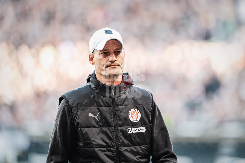 Fußball | Männer | Saison 2024/2025  | Fußball-Bundesliga | 8. Spieltag | FC St. Pauli vs. VfL Wolfsburg | 26.10.2024 | Trainer Alexander Blessin (FC St. Pauli)