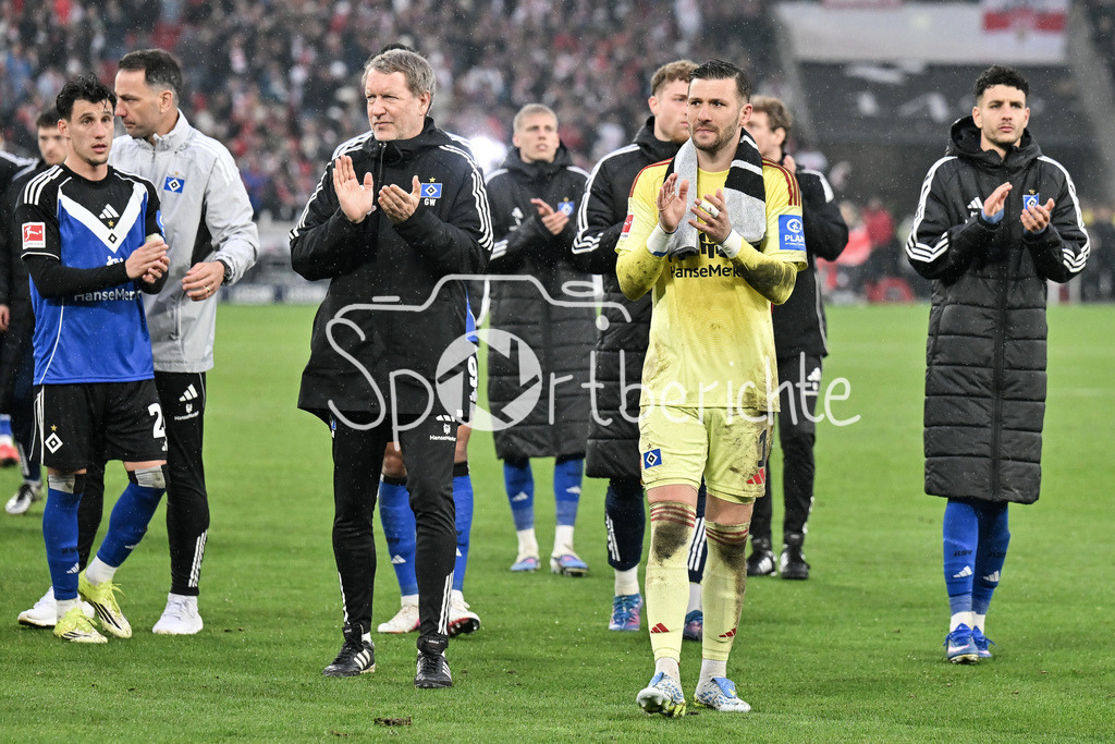 VfB Stuttgart - Hamburger SV | STUTTGART, GERMANY - 12. APRIL: the team from Hamburg thanks the Fans who travelling with them after the Bundesliga Match between VfB Stuttgart vs. Hamburger SV on Matchday 29 at MHP Arena / DFL REGULATIONS PROHIBIT ANY USE OF PHOTOGRAPHS AS IMAGE SEQUENCES AND/OR QUASI-VIDEO / Daniel HEUER FERNANDES (Hamburger SV 1)