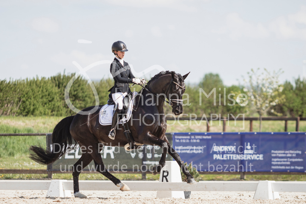 250416_Dressurpferde-L-257 | Deine schönsten Turniermomente als professionelle Fotos! Entdecke hochwertige Pferdesport-Fotografie im Online-Shop. Jetzt Fotos finden & bestellen!