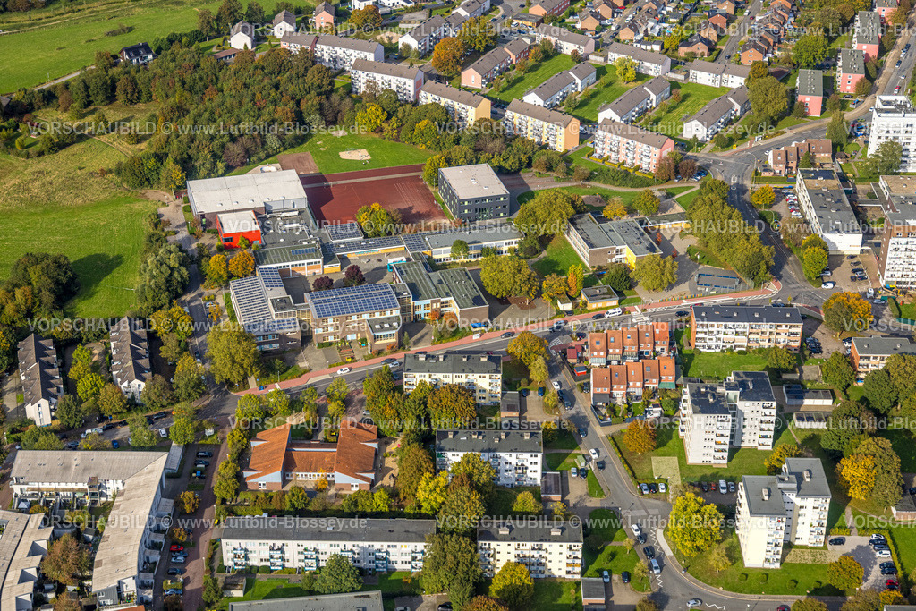 Kamp-Lintfort241013861 | Luftbild, Europaschule mit Solardach, Ernst-Reuter-Schule Teilstandort, Wohngebiet an der Sudermannstraße, Gestfeld, Kamp-Lintfort, Ruhrgebiet, Nordrhein-Westfalen, Deutschland