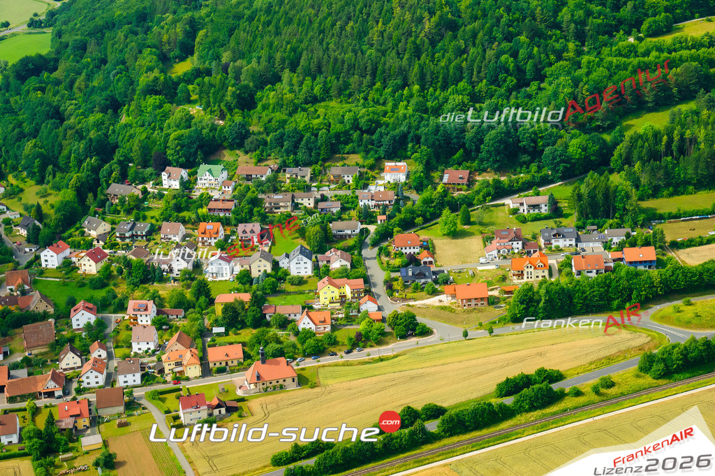 Die Luftaufnahme Gasseldorf - Ebermannstadt wurde vom UL-Flugzeug (keine Drohne) aus fotografiert.Hohe Druck- Auflösung-die Geschenkidee!