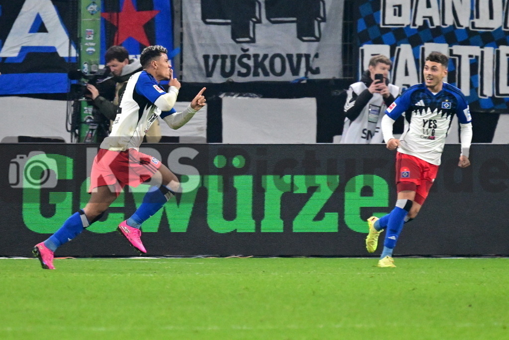 KBS Picture_HSV-Dortmund_016 | HSV Torjubel zum 1:1 v.l. Torschuetze Koenigsdoerffer Ransford-Yeboah (HSV) und Mikelbrencis William (HSV) ,Sportplatz :  Volksparkstadion, - Realisiert mit Pictrs.com