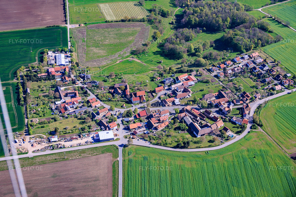 Luftbild: Ortsansicht aus Süden im Ortsteil Zimmritz in Milda im Bundesland Thüringen in Deutschland.Foto: IMG_155313.jpg vom 02.05.2026 durch Werner Riehm/FLY-FOTO.deAuflösung des Originals: 6000 x 4000 px