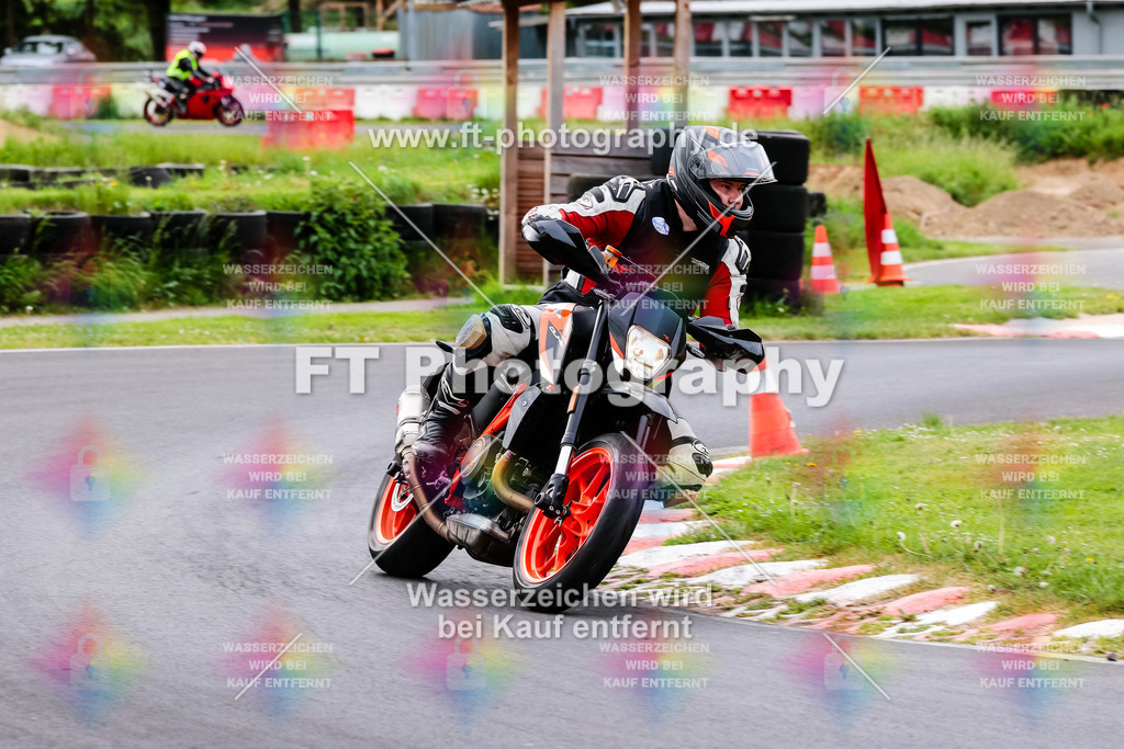 MotoTeamVBK-20063 | Hier findet Ihr Bilder von Touristenfahrten auf der Nürburgring Nordschleife oder von anderen Veranstaltungen die ich besucht habe. Viel Spass beim Durch Schauen 