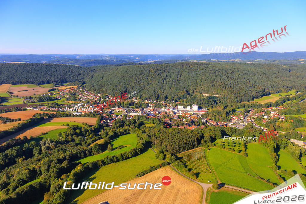 Die Luftaufnahme der Stadt Weissenbrunn wurde vom UL-Flugzeug heraus erstellt ( keine Drohne )- hohe Auflösung für beste Qualität